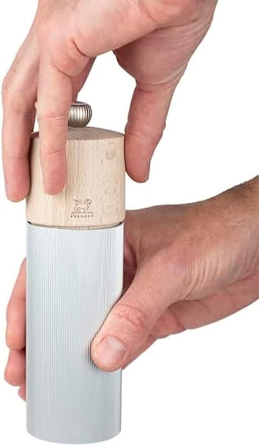PEUGEOT - Line Pepper Mill - Classic Grind Adjustment - Aluminum and PEFC Certified Wood - Made in France - Natural Color. 18 cm-7"