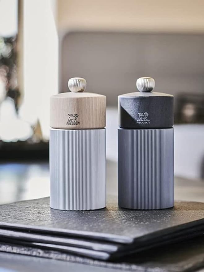 PEUGEOT - Line Pepper Mill - Classic Grind Adjustment - Aluminum and PEFC Certified Wood - Made in France - Natural Color. 18 cm-7"