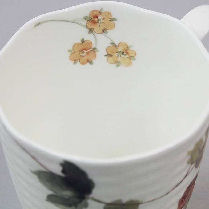 Narumi 51281-2826P Lucy Garden Mug, 12.5 fl oz (370 cc), Strawberry, Cute, Stylish, Relief, Large Gift, Microwave Warm, Dishwasher Safe, Gift Box Included
