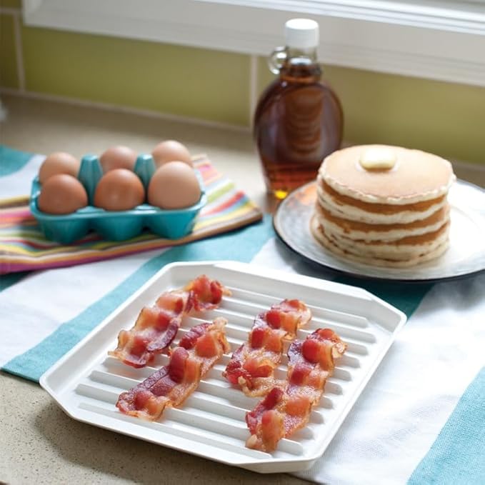 Nordic Ware Bacon Rack with Lid, 10.25x8x2 Inches