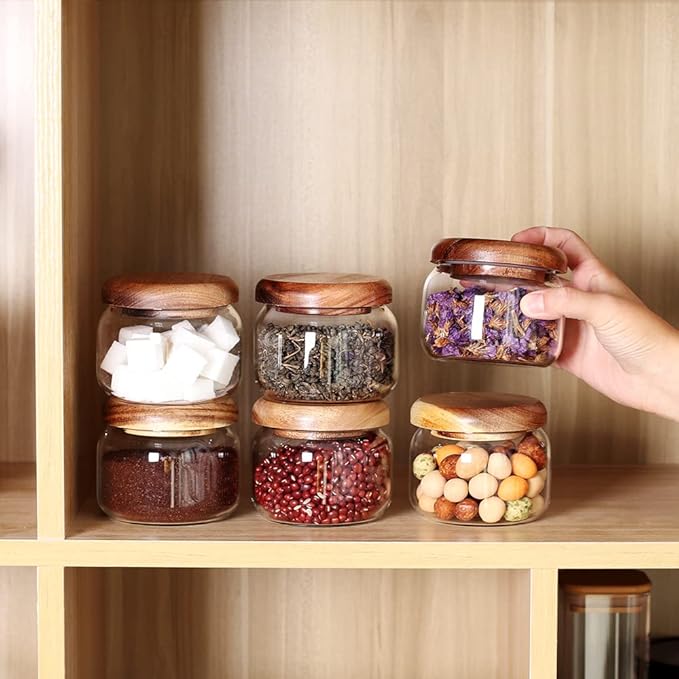 SAIOOL Kitchen Canisters Set of 6-8.5oz Glass Spice Jars With Acacia Airtight Lid and Labels Round Spice Bottles for kitchen Seasoning Baby Food Kids Snacks Meal Prep Containers Candle