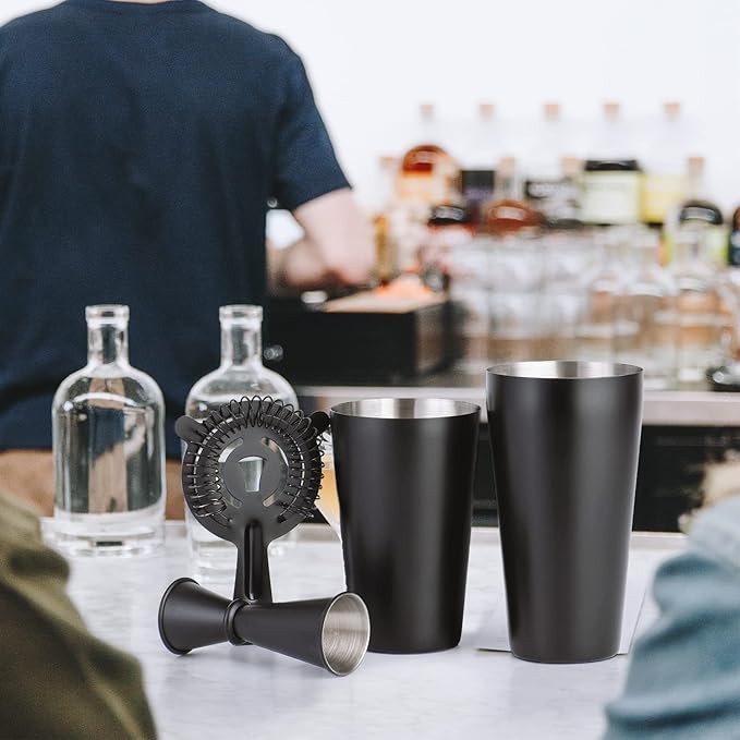 JNWINOG Cocktail Shaker Set 4-Piece Boston Shaker Kit with 20oz/25oz Shaker,Strainerand 0.5/1oz Double JiggerBar Set for Home Drink Mixer Bartendiing (Matte Black, 20oz/25oz)