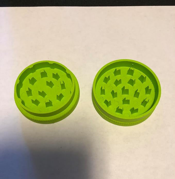 Santa Cruz Shredder Grinder for Spices and Herbs Knurled Top for Stronger Grip 2-Piece Medium 2.2 (Lime Green)