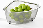 Fox Run Large Stainless Steel Triangular Colander, 3 Quart Pasta Strainer, 7” x 9.25” x 4”