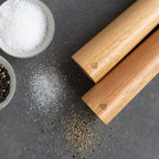 Navaris Salt and Pepper Mill Set - Adjustable Rubber Wood Salt and Pepper Grinders Shakers with Ceramic Grinding Core for Home, Restaurants - Design 1